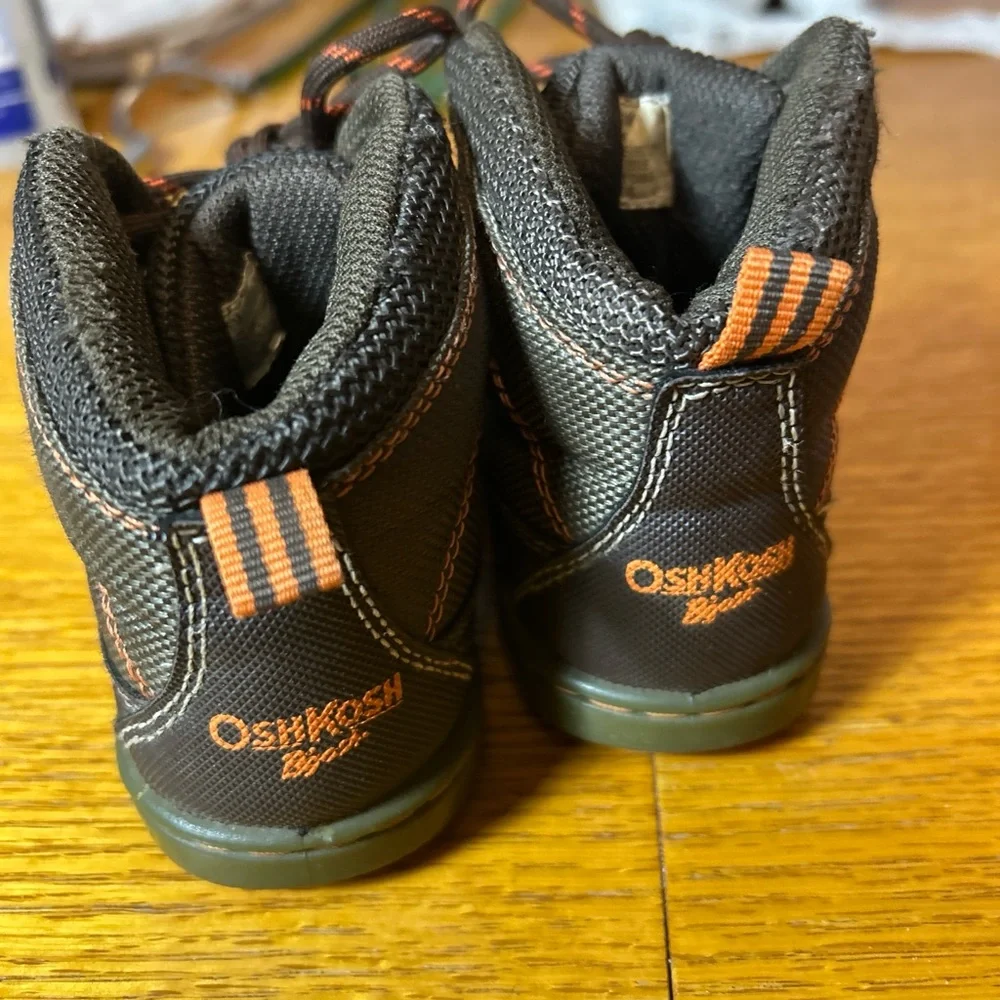 OshKosh Bgosh Boys Toddler Brown Boots size 8M orange‎ accent hiking snow